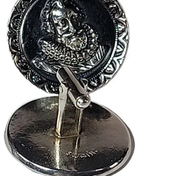 Vintage Swank Large Willian Shakespeare Round Silver Tone Cuff Links Whale Back